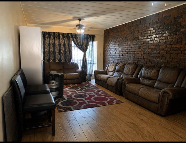 2 BEDROOM FLAT FOR SALE IN VEREENIGING CENTRAL